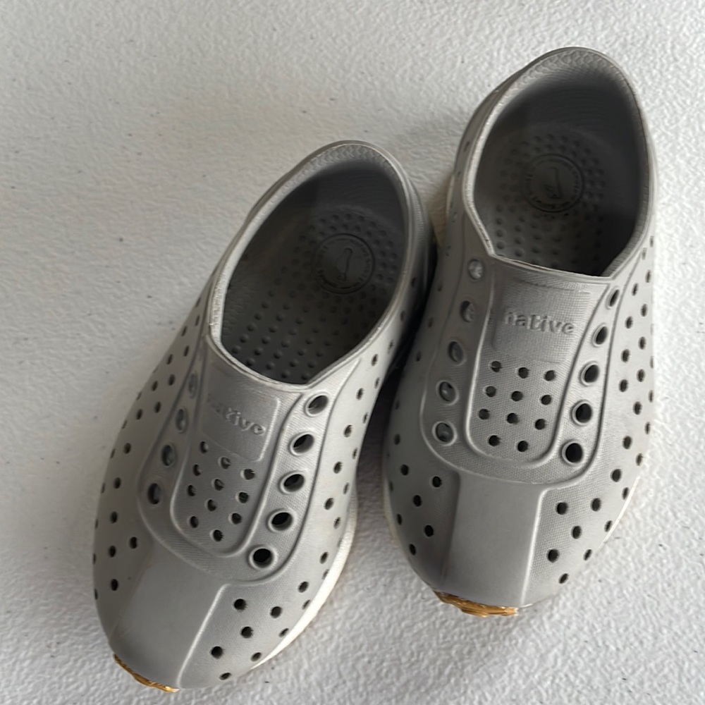 Native size 6 toddler shoes